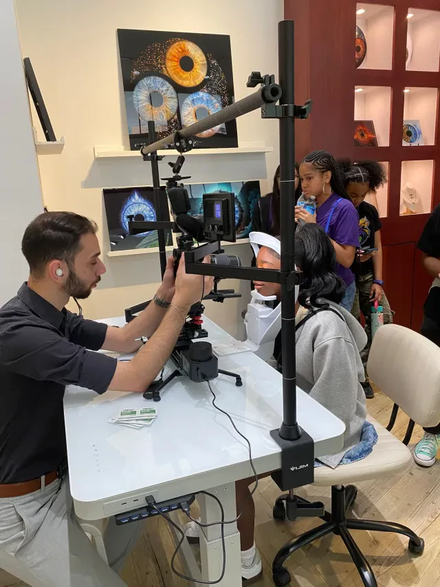 Iris capture session during a school trip to SCIO